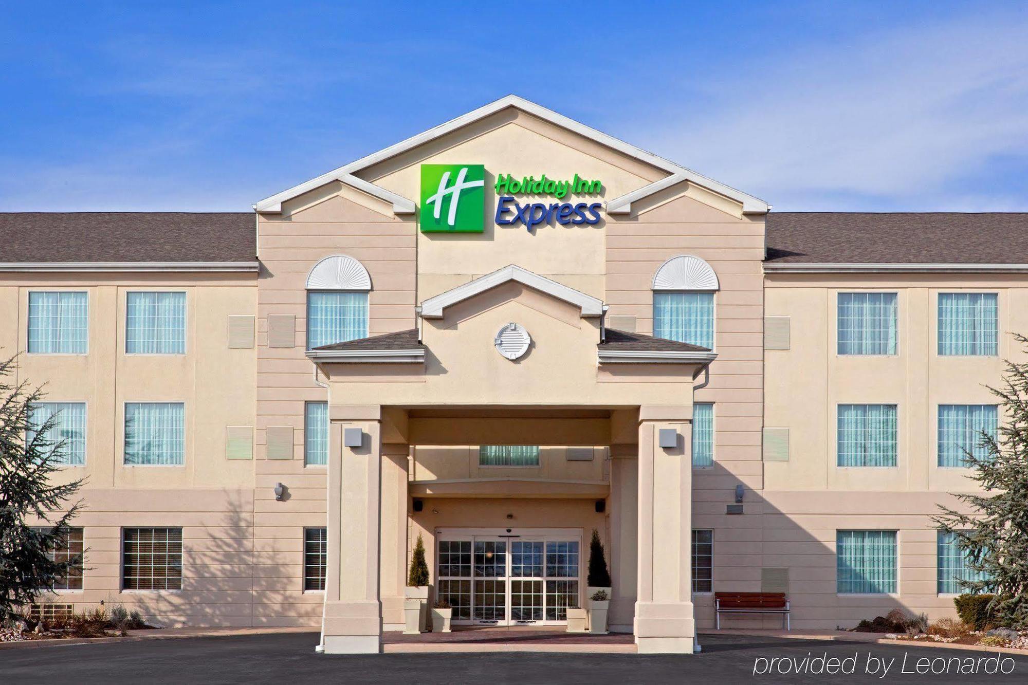 Holiday Inn Express Hotel & Suites Reading, An Ihg Hotel Exterior foto